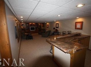 1 Graystone Ct, Bloomington, IL 61704