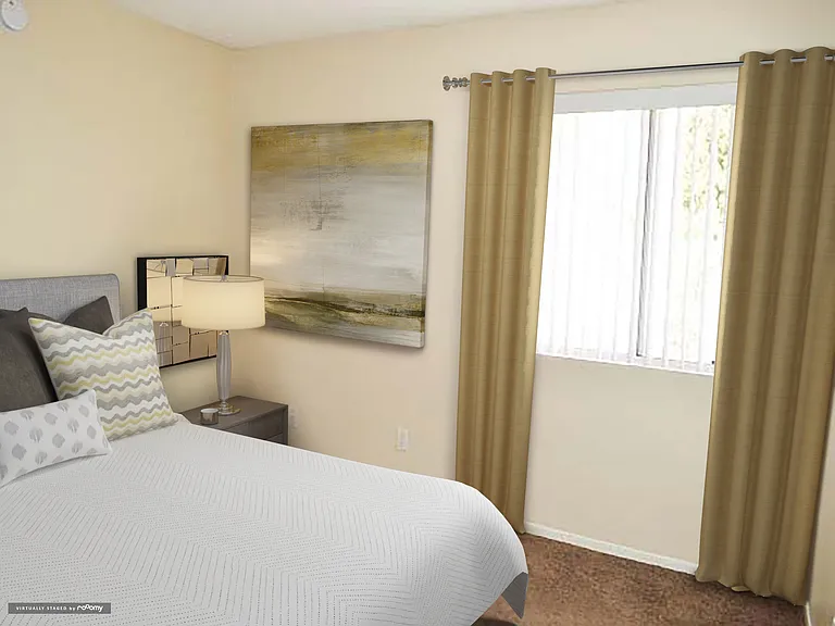 Warner Courtyard Apartments — Photo 8