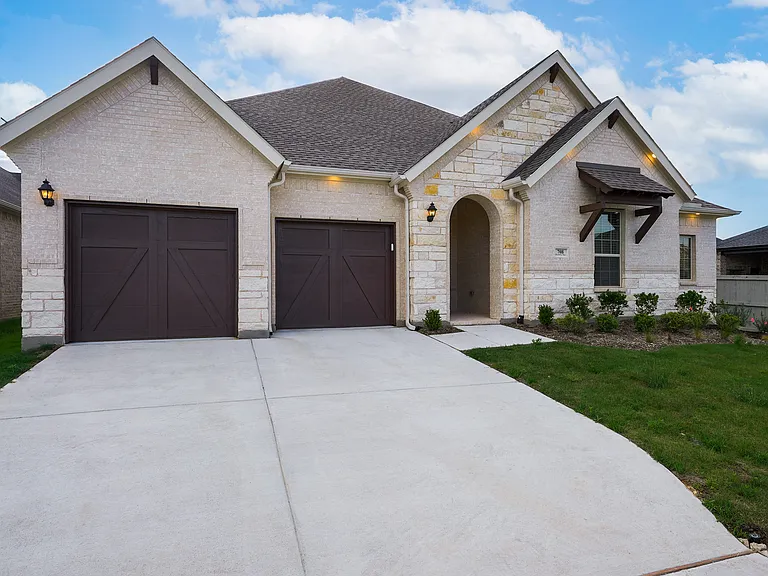 708 Blueberry Way — Photo 3