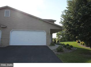 540 Oak Hill Cir, Chaska, MN 55318