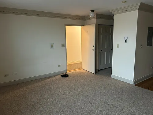 103 E Van Buren St #2B Photo 1