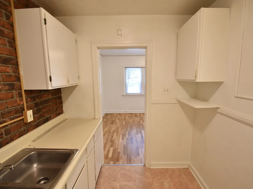1145 Pennsylvania Ave #2