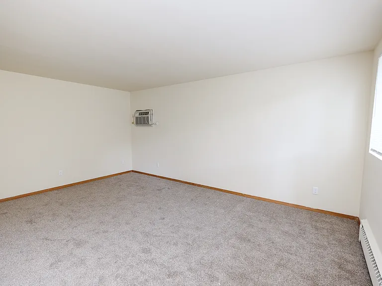 Pleasant Ave Apartments — Photo 12