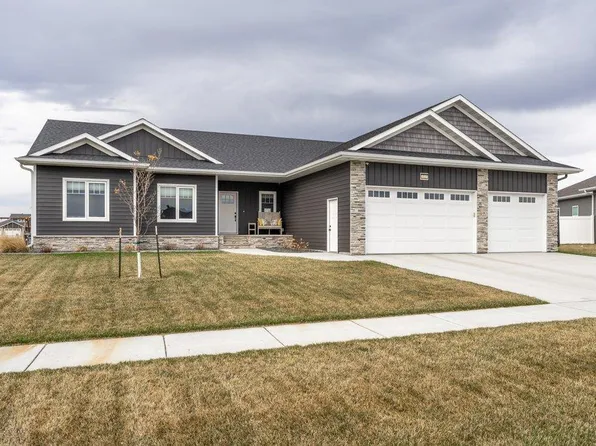 1527 Claire Dr S, Fargo, ND 58104