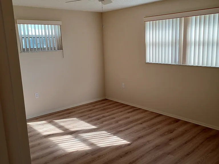 6437 Limerick Ave — Photo 9