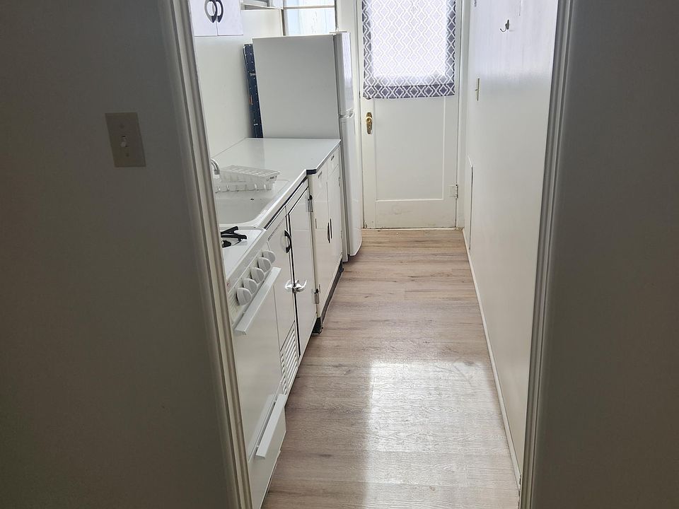 2nd image of 2806 Main St #1