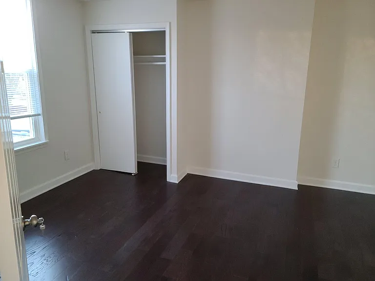 1017 W Clay St — Photo 11