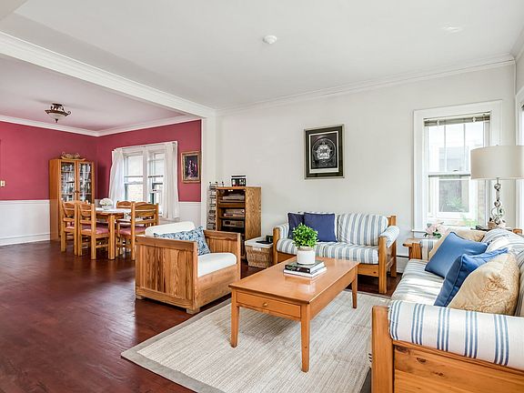 2nd image of 1036 N Lombard Ave