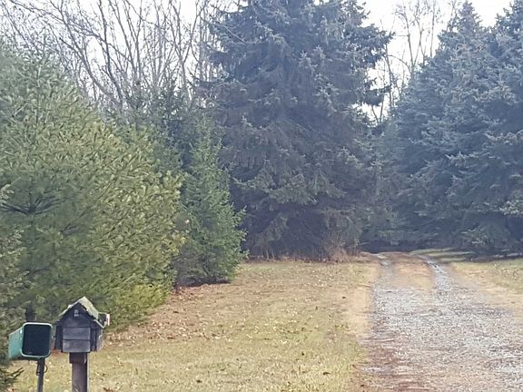 5th image of 207 Adrian Dr