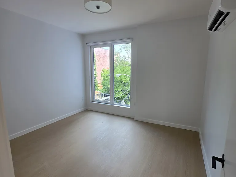 74 Webster St #4E — Photo 10