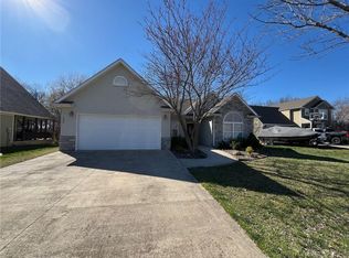 504 Fountain Hills Dr, Warrensburg, MO 64093