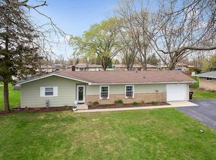 909 Barber Ln, Joliet, IL 60435