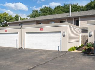 1126 Landmark Trl N, Hopkins, MN 55343