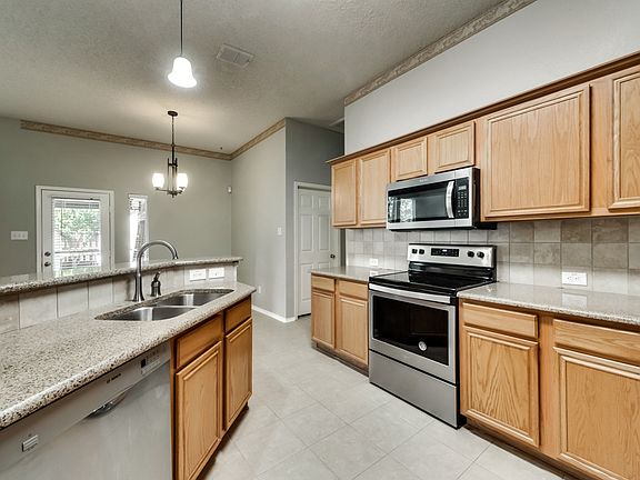 4th image of 1533 Broadmoor Dr