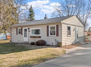 3384 Greenbrier St, Vadnais Heights, MN 55127