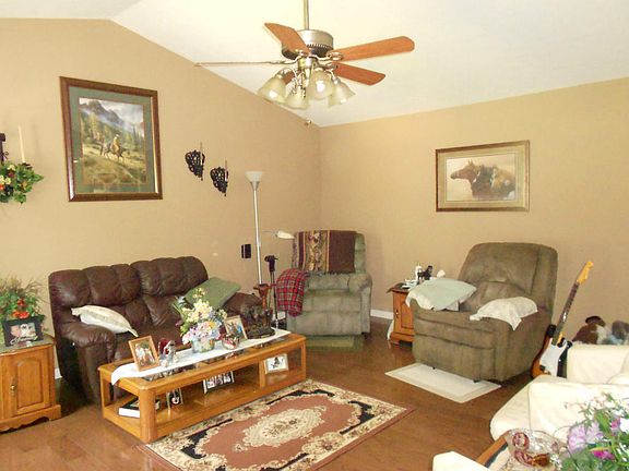 3rd image of 190 Hobbs Ln