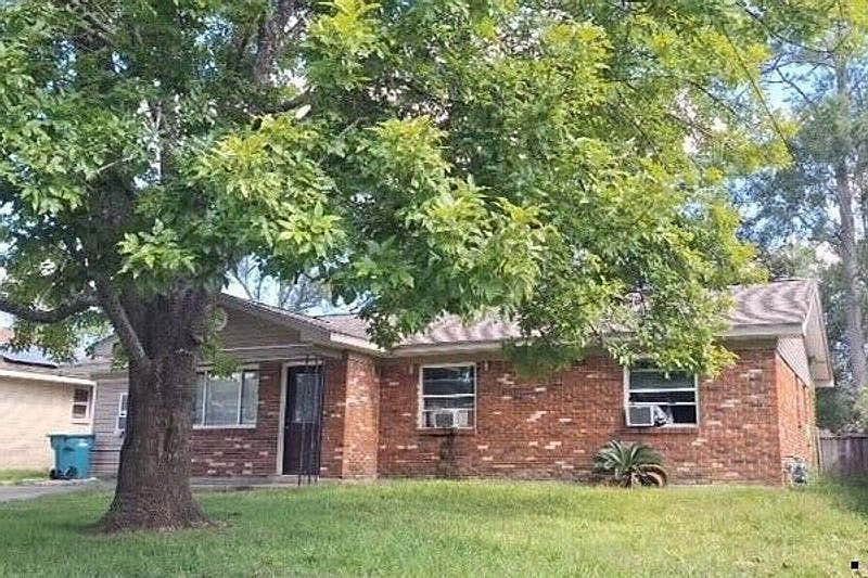 1st image of 136 Meadowmoss Dr