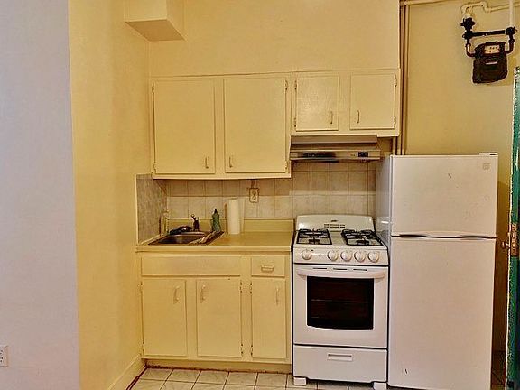 5th image of 517 E 12th St #Ten10