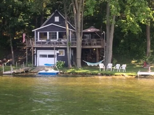 551 Lake Dr, Six Lakes, MI 48886