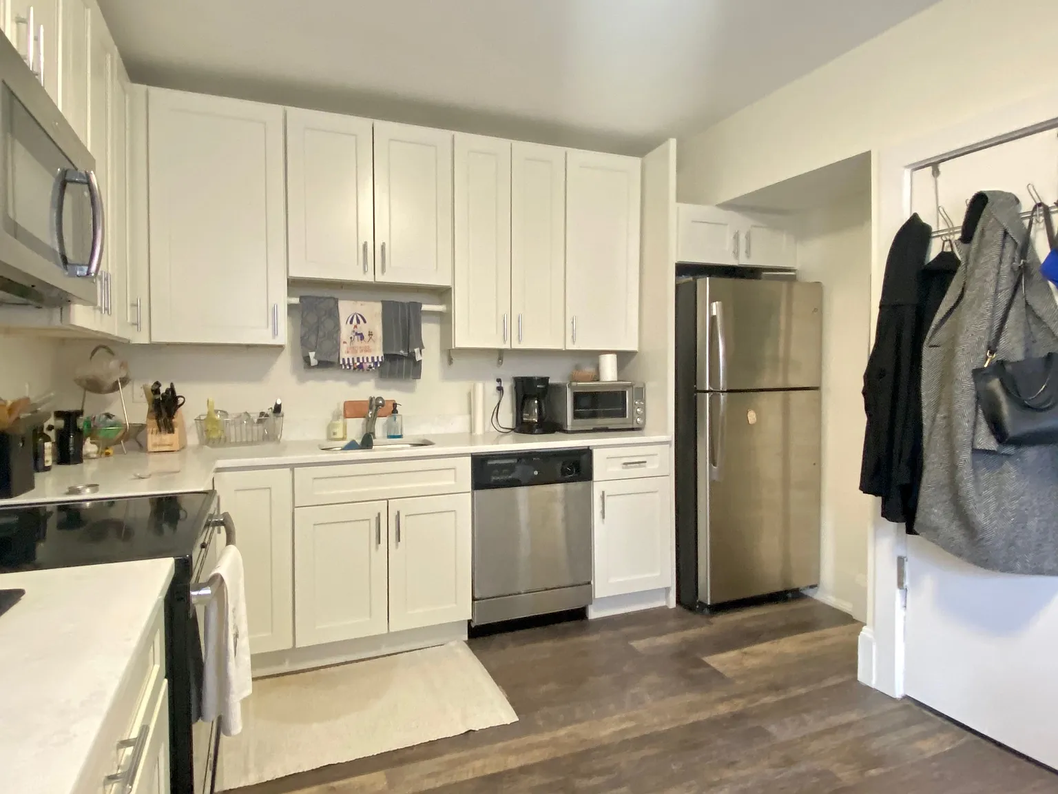 3 bed, 930 sqft, $5,600 — Photo 4