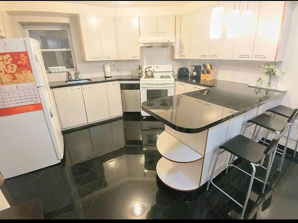 1st image of 17 Ann St APT 6