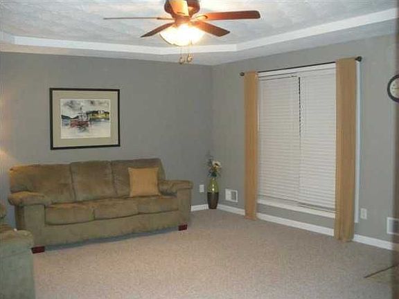 3rd image of 348 Aulbern Dr E
