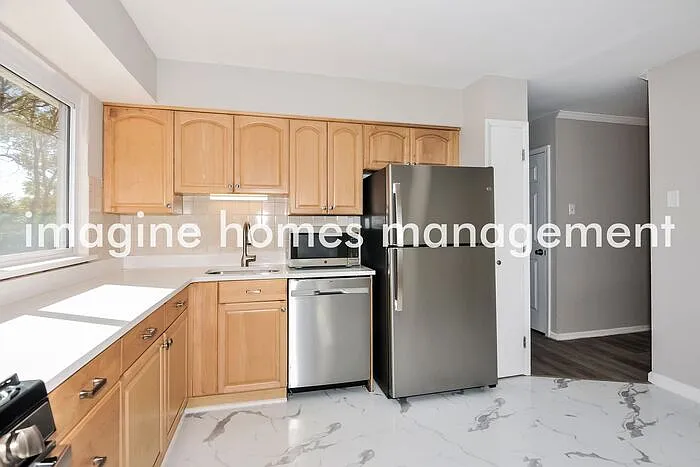 908 Broadhurst Dr — Photo 7