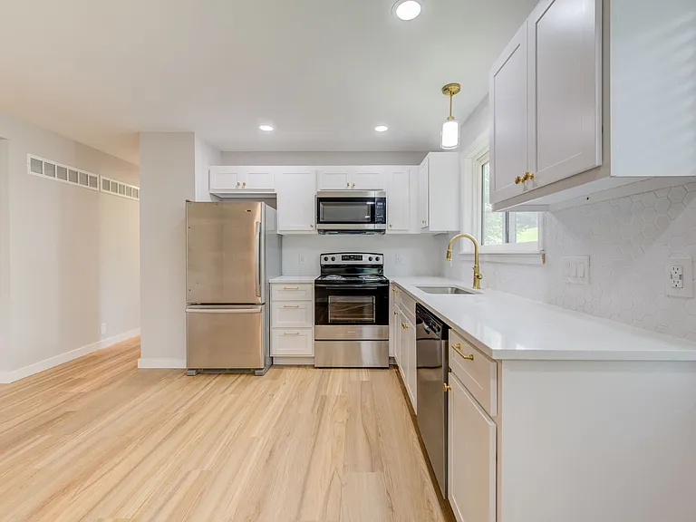 2303 Ida Dr — Photo 8