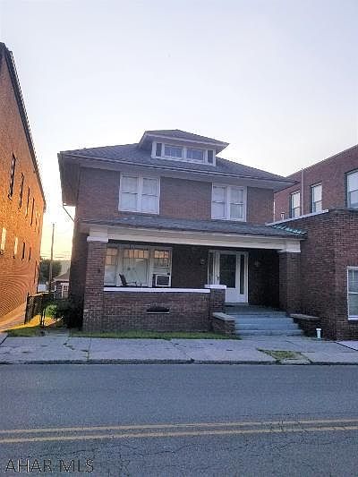 2nd image of 906 Main St