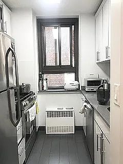 3rd image of 347 W 57th St APT 7D