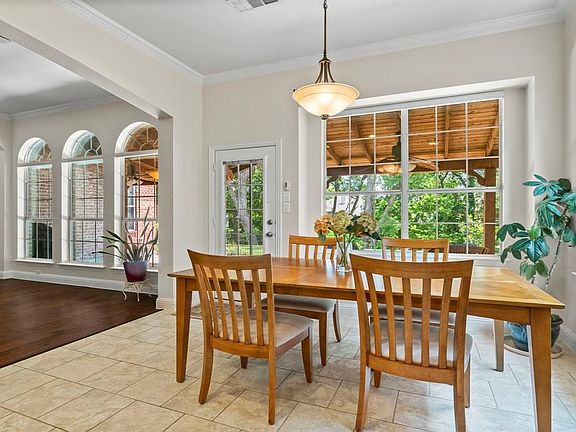 5th image of 808 Brookwater Dr