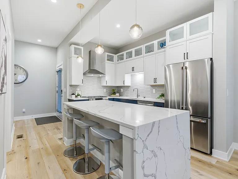 251 E 3rd Ave — Photo 5