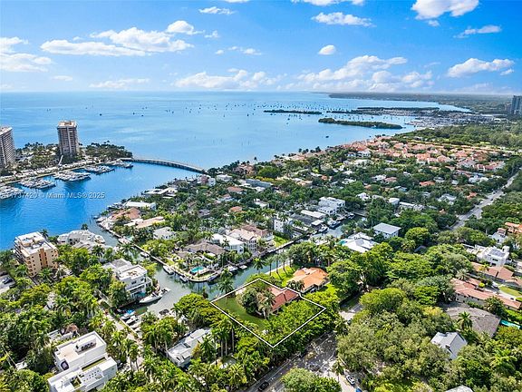 3rd image of 1716 S Bayshore Dr