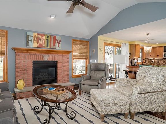 2nd image of 4895 Marilyn Dr