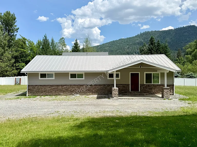 2087 Lower Pack River Rd — Photo 2