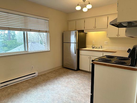 4th image of 22923 SW Pine St APT 3