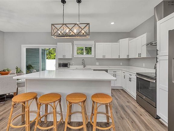 4th image of 12 Hunters Dr