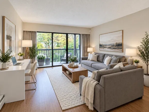 211 3rd St W #206, North Vancouver, BC V7M 1E9