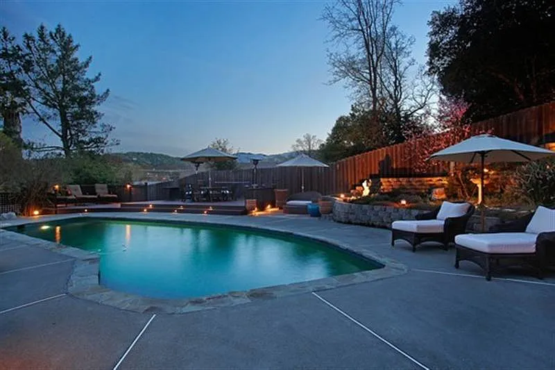8 Harrison Ct photo 1