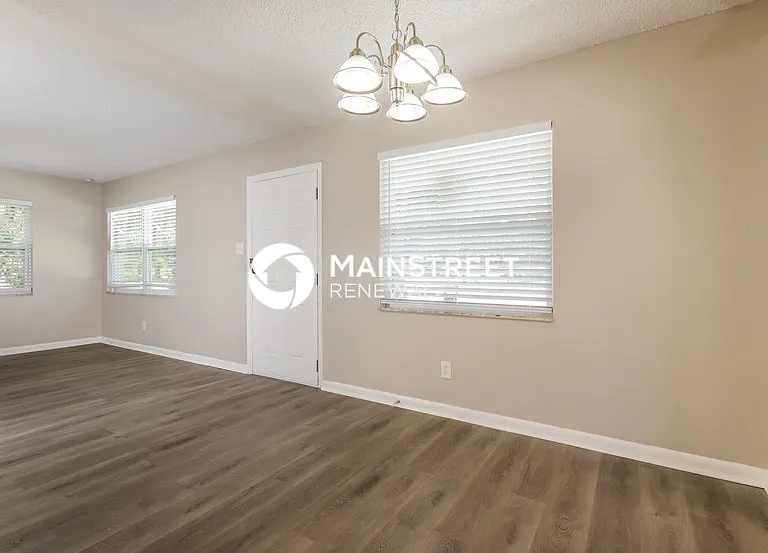 2605 E Ida St — Photo 2