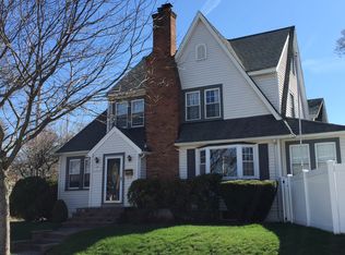 98 Curtis Pl, Lynbrook, NY 11563