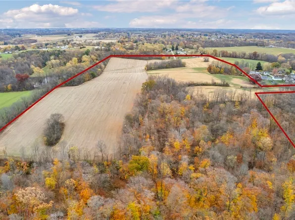 Holland Ave NE, East Canton, OH 44730