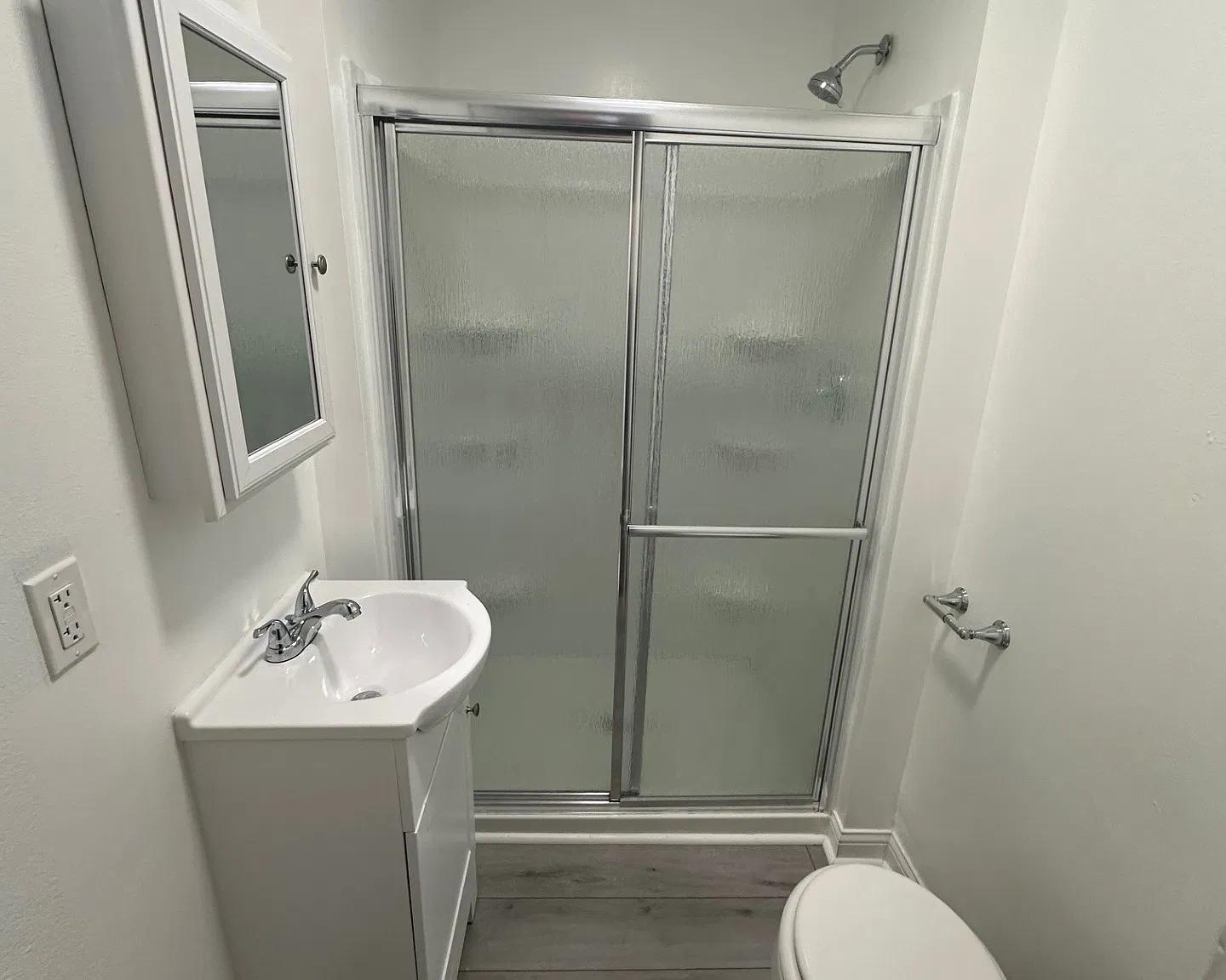 5 bed, 2000 sqft, $3,450 — Photo 1