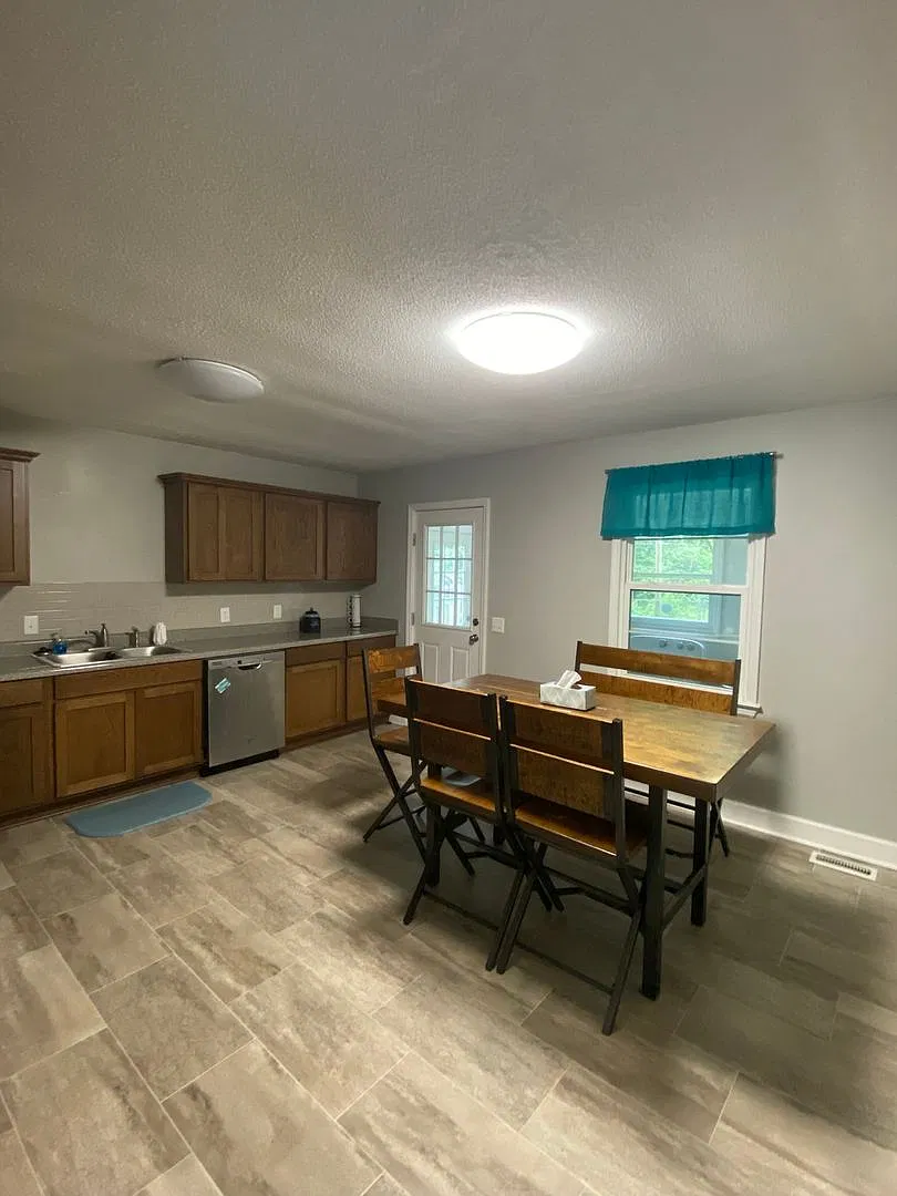 Spacious 3BR/2BA with Open Layout and Large Backyard — Photo 3