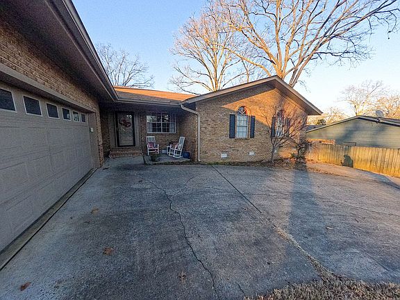 4th image of 4109 Bunker Hill Dr