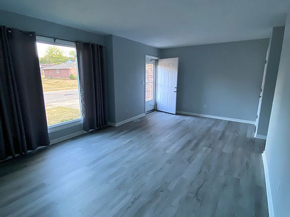 4th image of 725 Red Deer Ln