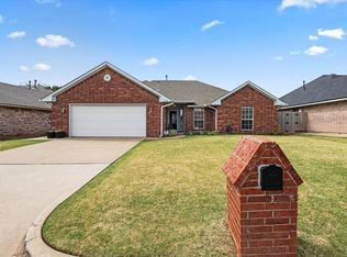 10308 Aberdeen Dr, Yukon, OK 73099