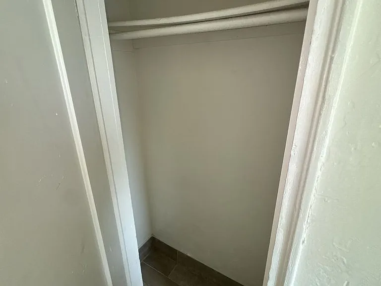 240 E Hanford Armona Rd #A-E — Photo 10
