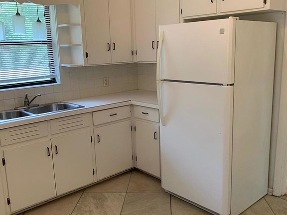 5th image of 102 San Carlos Ave