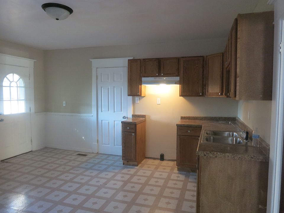 2nd image of 541 W 7th St